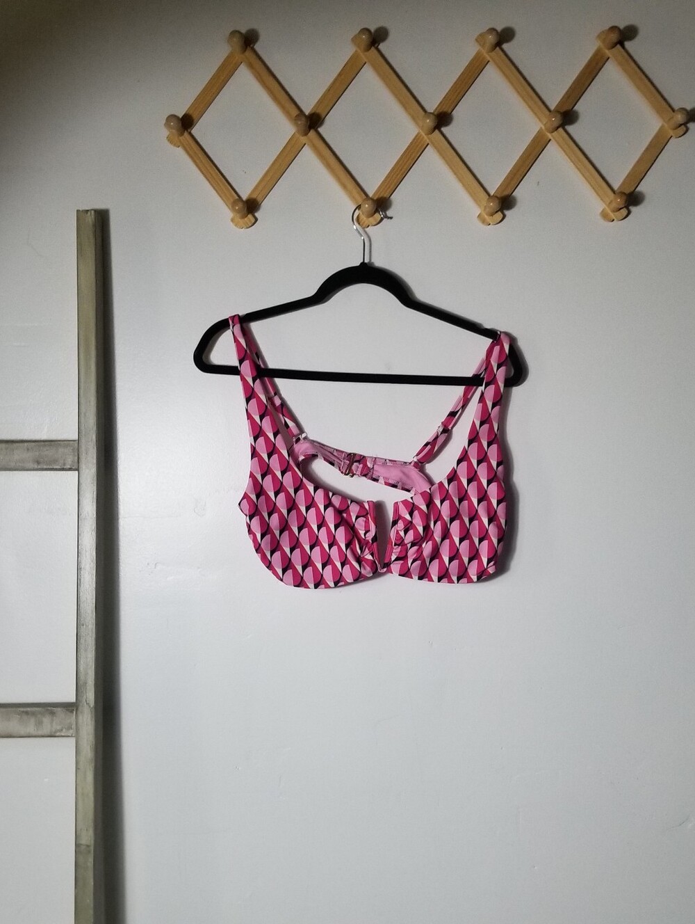 TIME AND TRU WOMEN'S PINK GEOMETRIC BIKINI TOP SIZE LARGE
